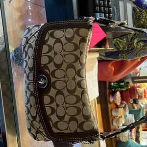 Like New Coach Shoulder bag.